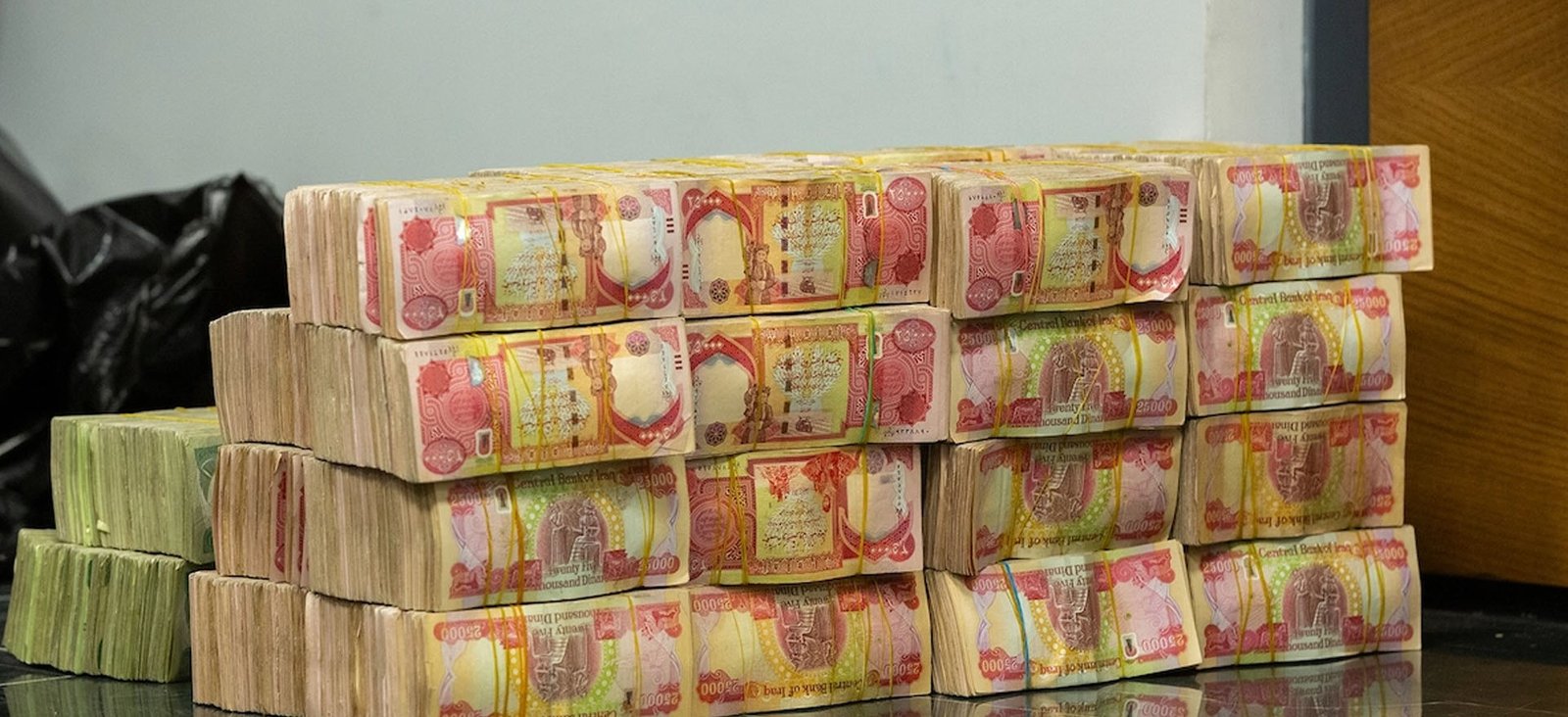 ئەمڕۆ سەدان فەرمانبەر بەدڵشکاوی رۆشتنەوەو مووچەیان وەرنەگرت